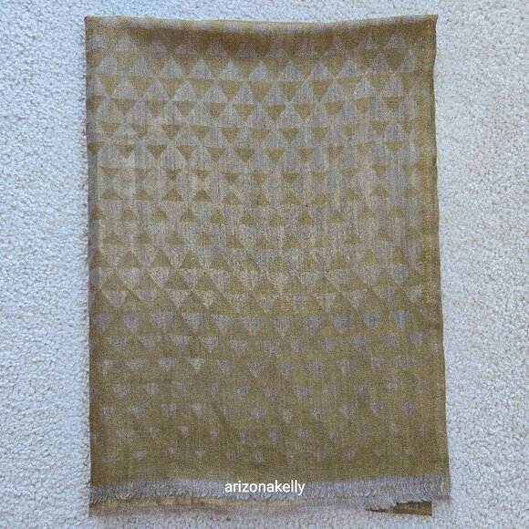 Accessories - NWOT Cashmere Woven Scarf Lightweight Triangle Pattern With Subtle Gold Shimmer